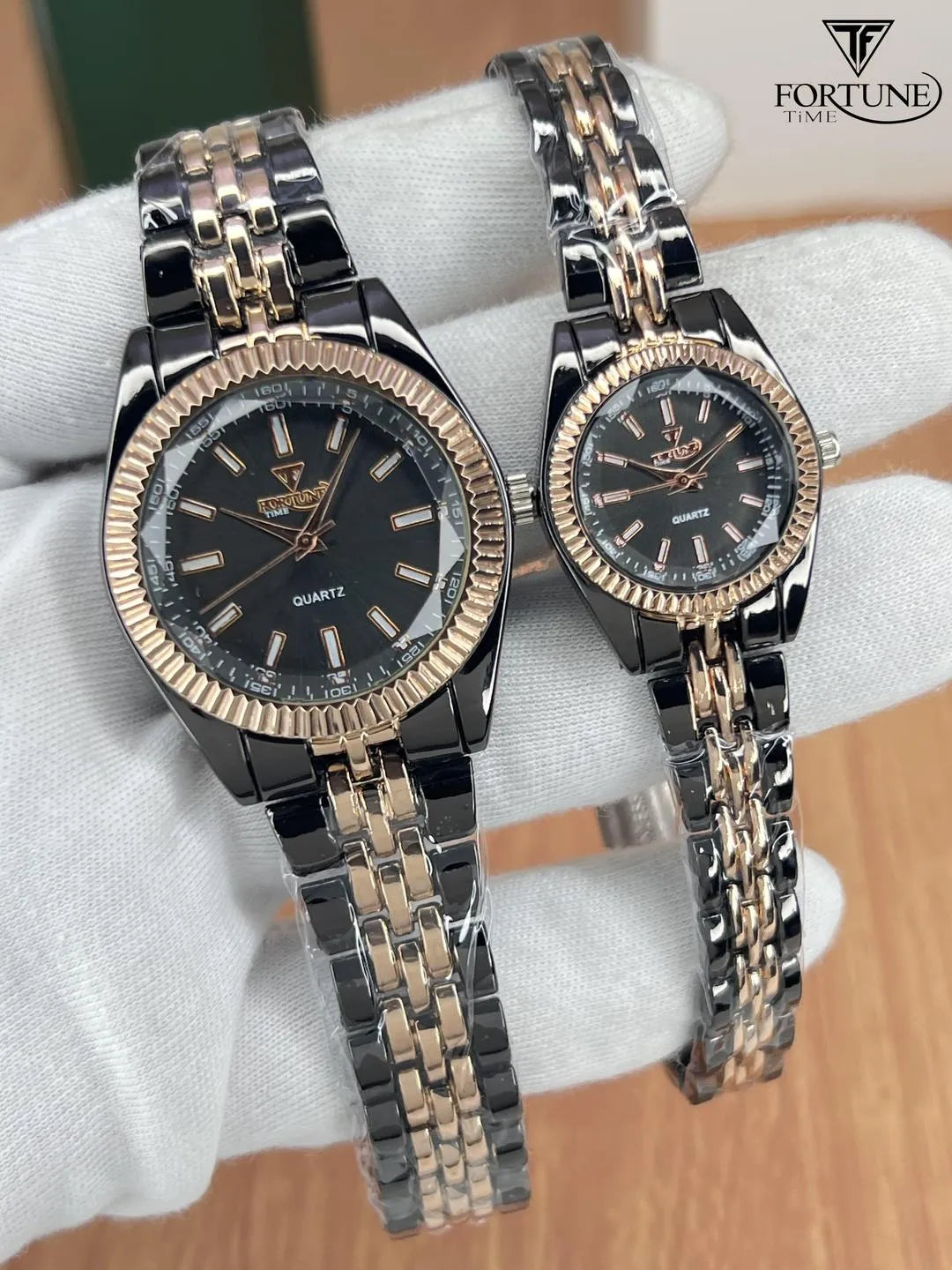 Stylish unisex watch couple