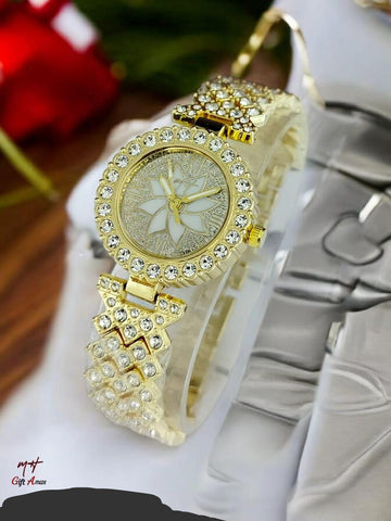 Stylish watch golden band daimond women fashion